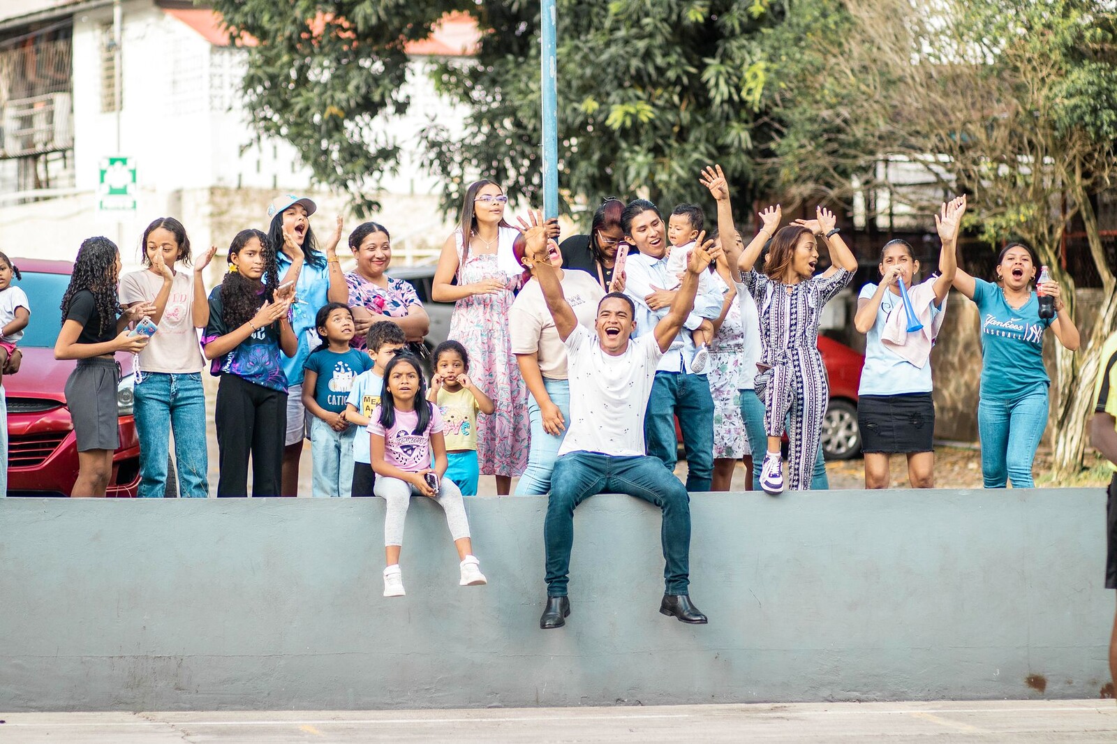 Isael com apoiadores