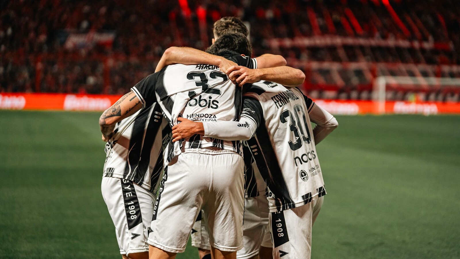 Daniel Penha celebra gol